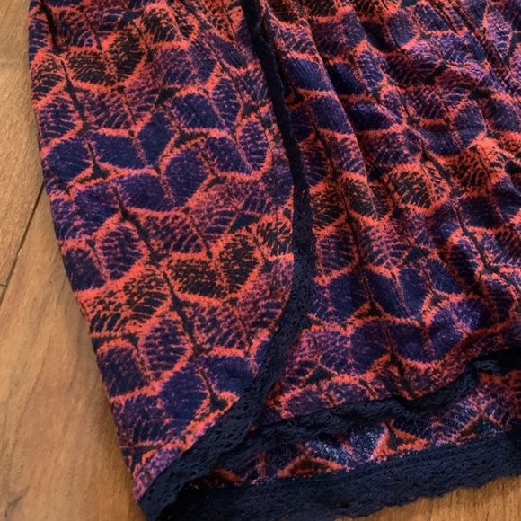 Mossimo Lace Trimmed Navy Blue/Red Print Pull On Shorts-Size S - Picture 3 of 8